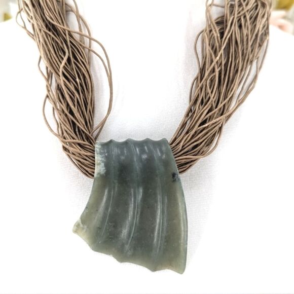 Vintage Carved Jade Large Shell String Beach Ocean Boho Pendant Necklace - Picture 2 of 5